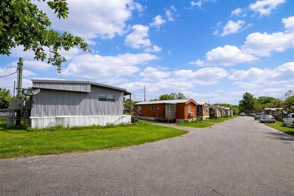 15992 W COLONIAL DRIVE