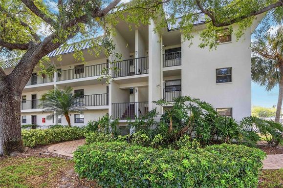 104 CAPRI ISLES BOULEVARD UNIT 301