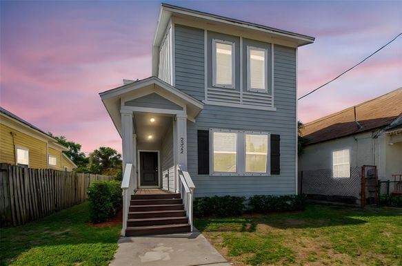 2322 W CHESTNUT STREET