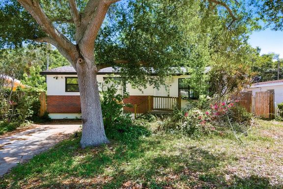 985 CEDARWOOD AVENUE