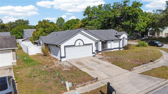 2075 HEDGEROW CIRCLE