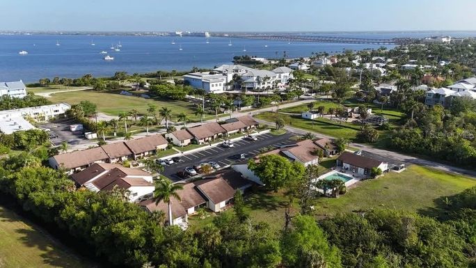 1001 W MARION AVENUE UNIT 8