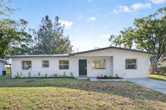 413 COUNTRY CLUB DRIVE