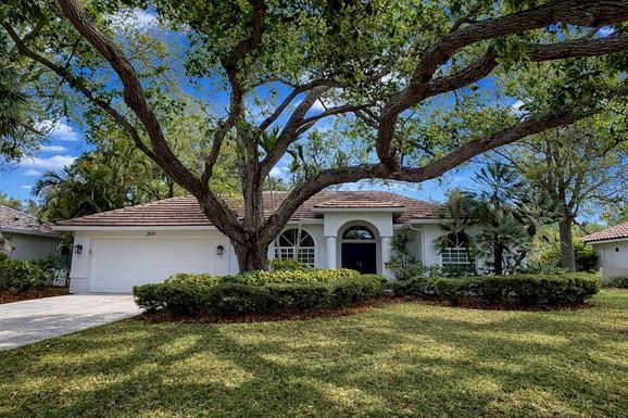 2152 CALUSA LAKES BOULEVARD