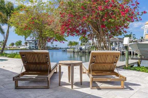 3932 VERSAILLES DRIVE