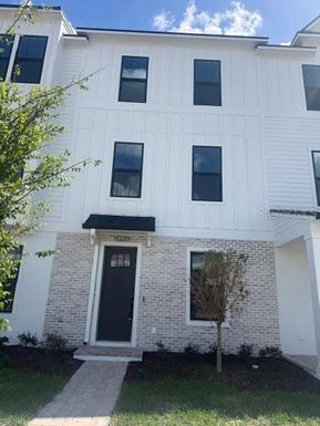 15220 GROVESIDE ROAD