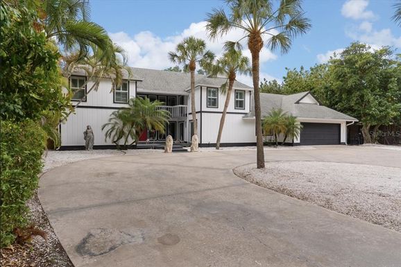 765 SIESTA KEY CIRCLE