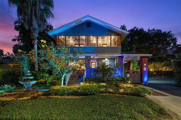 1035 E ROBSON STREET