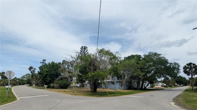 7001 & 7011 HIBISCUS AVENUE S