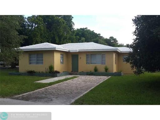 1904 Mayo St, Hollywood, FL 33020