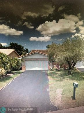 2977 103rd Ln, Coral Springs, FL 33065