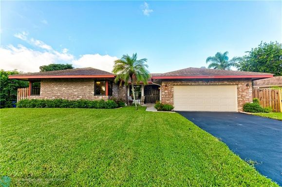 4438 113th Ln, Coral Springs, FL 33065