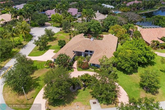 7801 Salem Ln, Parkland, FL 33067