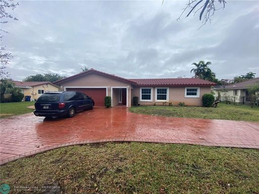 235 95th Ter, Coral Springs, FL 33071