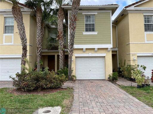 819 Pipers Cay Dr, West Palm Beach, FL 33415