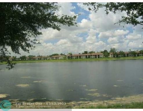 214 Lake Pointe Dr, Oakland Park, FL 33309