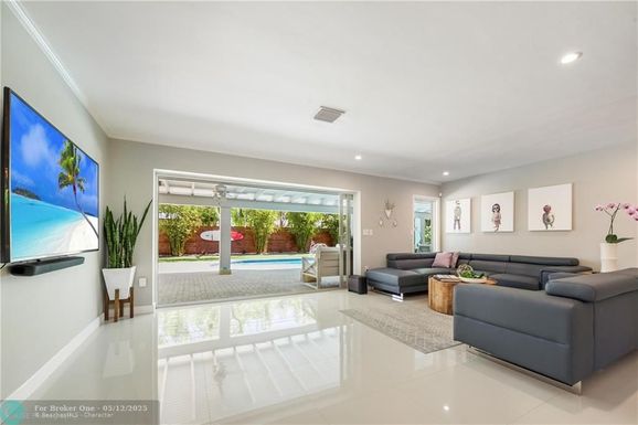 12055 73rd Ave, Pinecrest, FL 33156