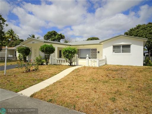 3527 32nd St, Lauderdale Lakes, FL 33309
