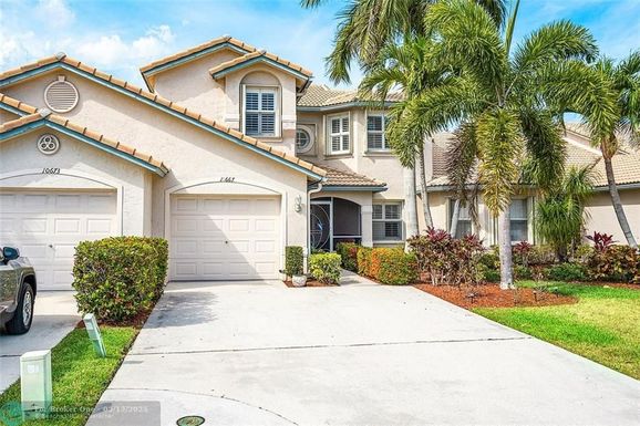 10667 Lake Shore Dr, Wellington, FL 33414