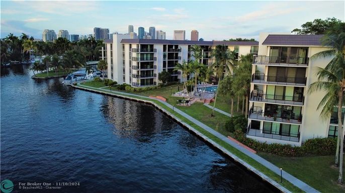 1350 River Reach Dr, Fort Lauderdale, FL 33315