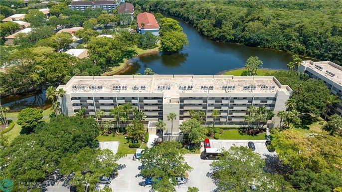 3050 42nd Ave, Coconut Creek, FL 33066