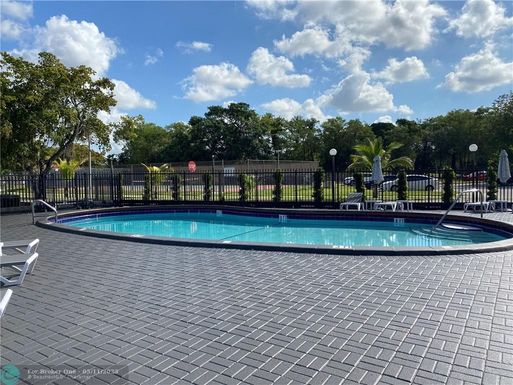 8020 Fairview Dr, Tamarac, FL 33321