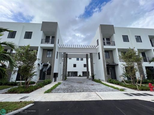 432 12th Ct, Fort Lauderdale, FL 33316