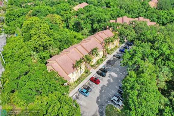 2300 33rd St, Oakland Park, FL 33309