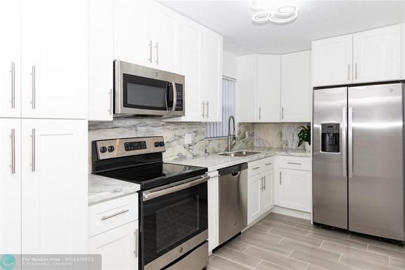 208 Lake Frances Drive, West Palm Beach, FL 33411