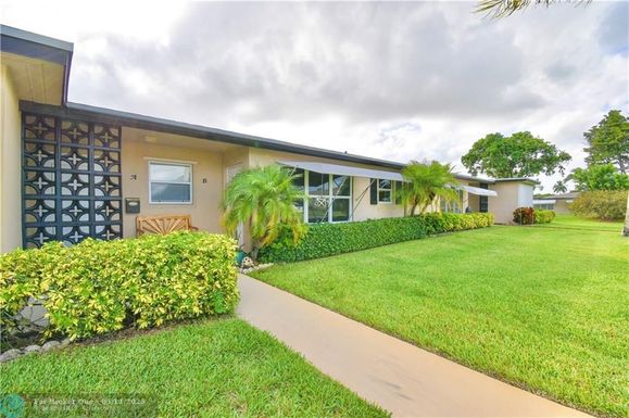 885 North Dr, Delray Beach, FL 33445
