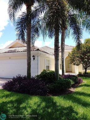 821 Niemen Dr, Palm Beach Gardens, FL 33410