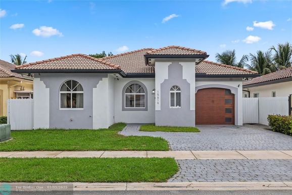 15619 14th St, Miami, FL 33194