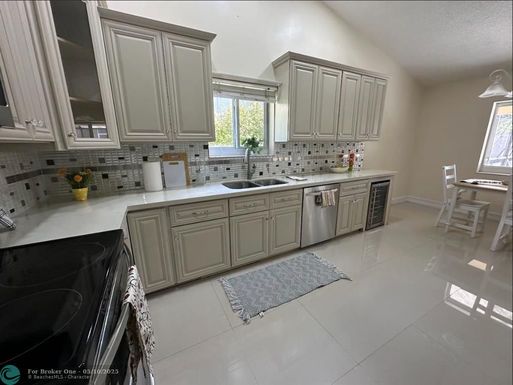 9542 24th Ct, Coral Springs, FL 33065