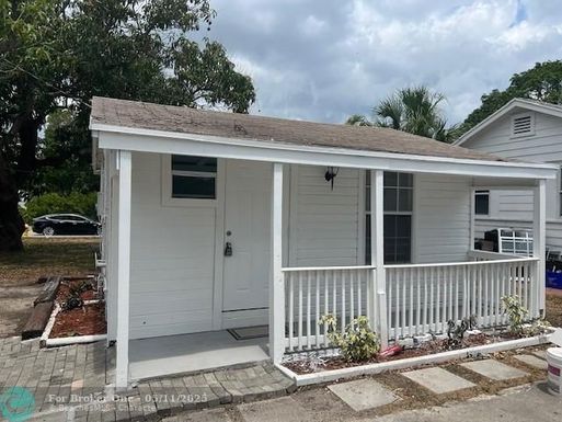 227 F St, Lake Worth Beach, FL 33460