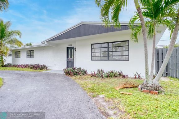 21000 HIGHLAND LAKES BLVD, Aventura, FL 33179