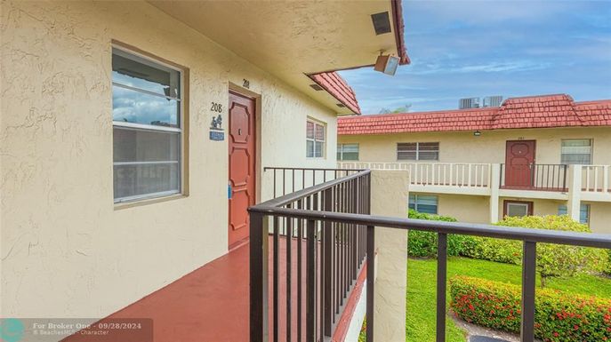 21 Abbey Ln, Delray Beach, FL 33446