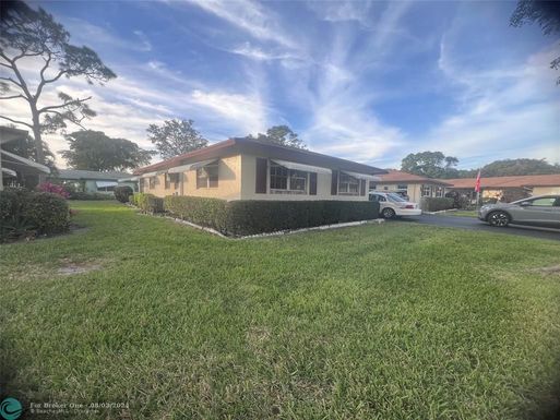 517 Sandpiper Cir, Delray Beach, FL 33445