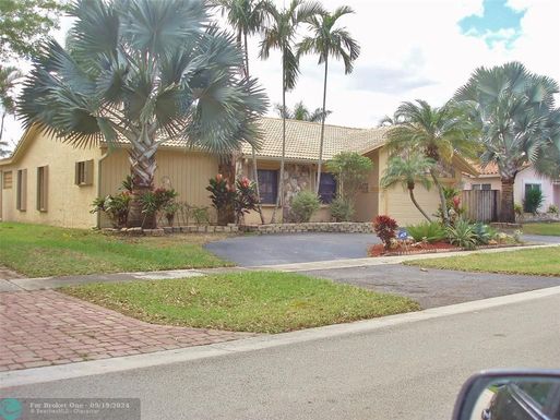 10402 6th St, Plantation, FL 33324