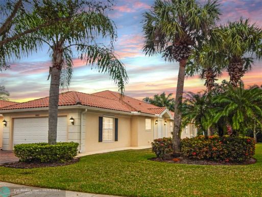 8893 Retreat Dr, Hobe Sound, FL 33455