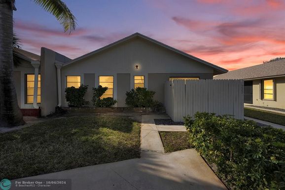 222 1st Cir, Boynton Beach, FL 33435