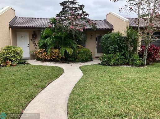 251 Lake Meryl Dr, West Palm Beach, FL 33411