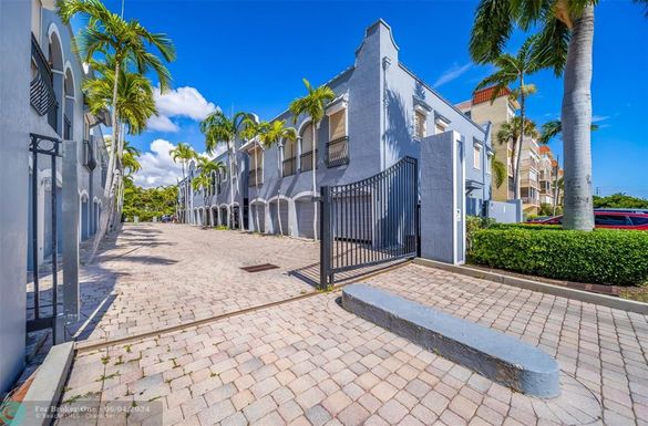 4625 Poinciana St, Lauderdale By The Sea, FL 33308