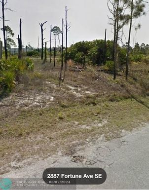 2887 Fortune Ave, Palm Bay, FL 32909