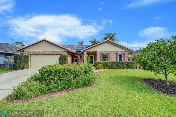 7117 45th St, Coral Springs, FL 33065