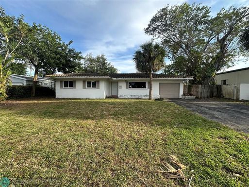 2230 38th St, Lighthouse Point, FL 33064