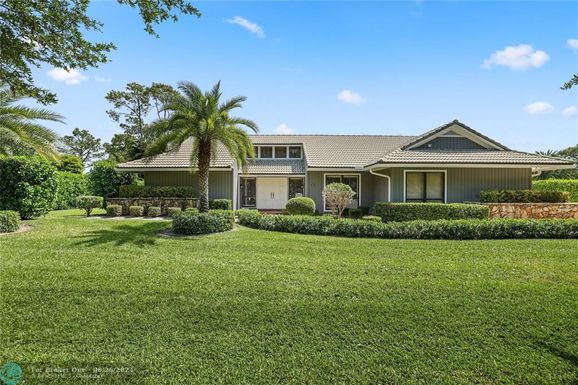 18 Balfour Rd, Palm Beach Gardens, FL 33418