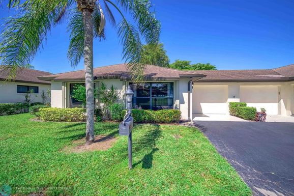 4697 Greentree Ter, Boynton Beach, FL 33436