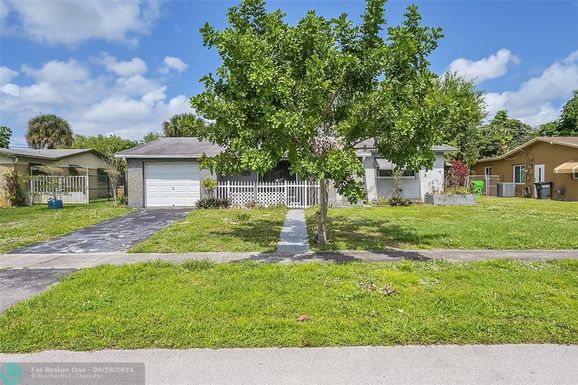 5841 12th St, Sunrise, FL 33313