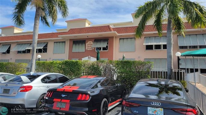 2400 33rd Ave, Fort Lauderdale, FL 33305