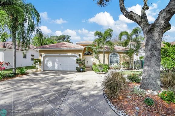 5476 57th Ave, Coral Springs, FL 33067